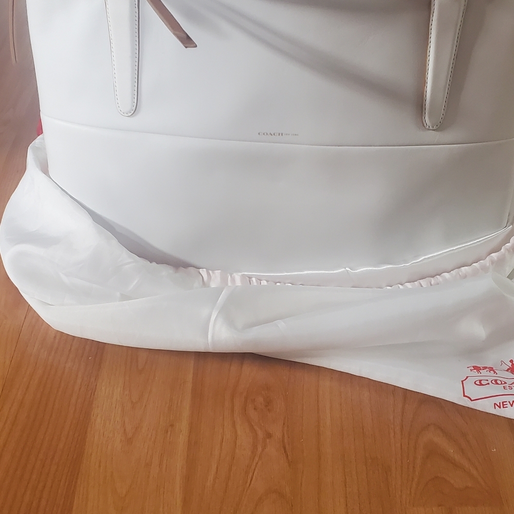 Coach Weekend Borough Bag. White with beige Edge Paint. (NWT) - Picture 3 of 8